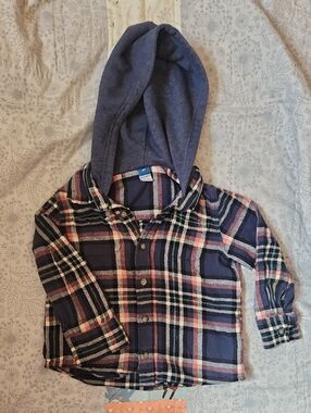 Old Navy Plaid Hooded Button-Down Shacket in Navy & Pink